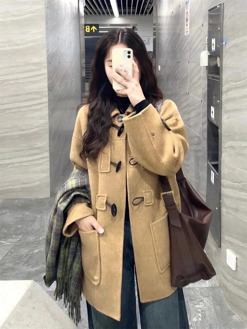 今年流行的赫本风牛角扣大衣女秋冬高级感气质宽松小个子毛呢外套