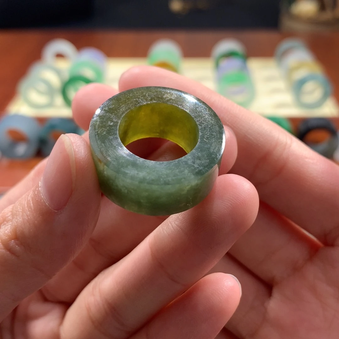 定制翡翠未镶嵌W***?翡翠