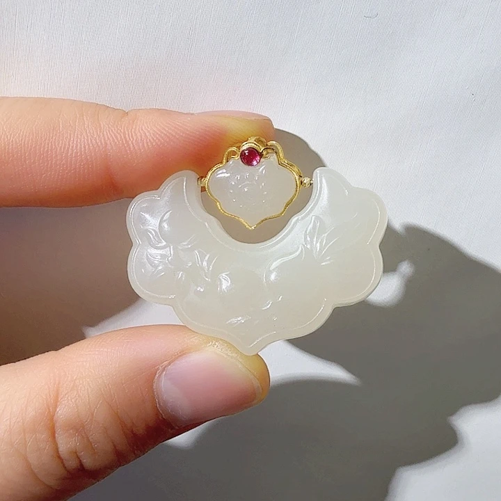 和田玉18K金镶嵌颈饰