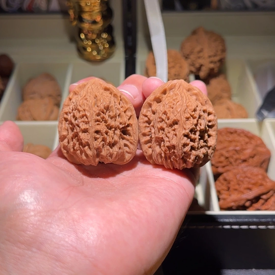 文玩核桃吊坠红疆40无修