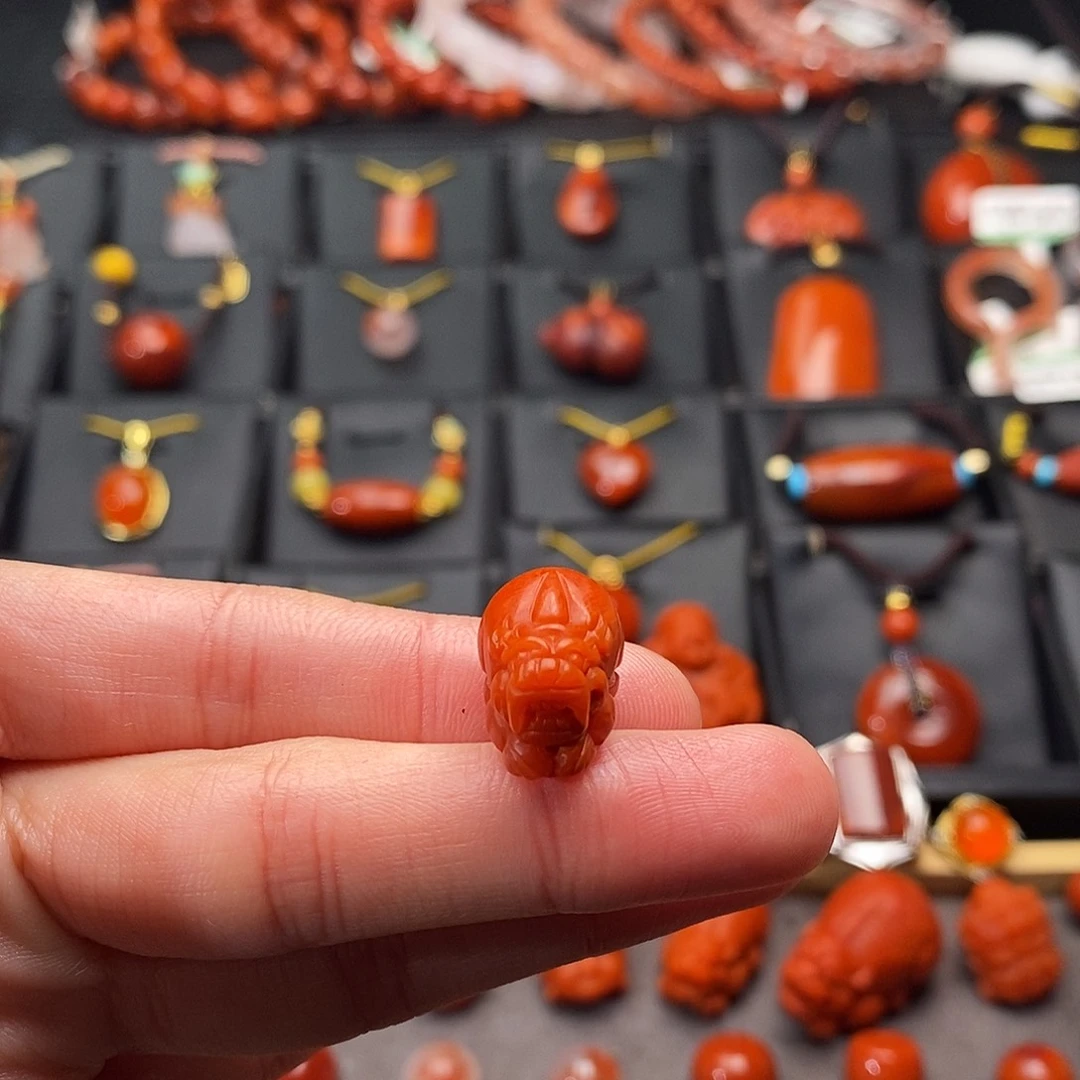 南红玛瑙未镶嵌四川凉山貔貅打孔不退换