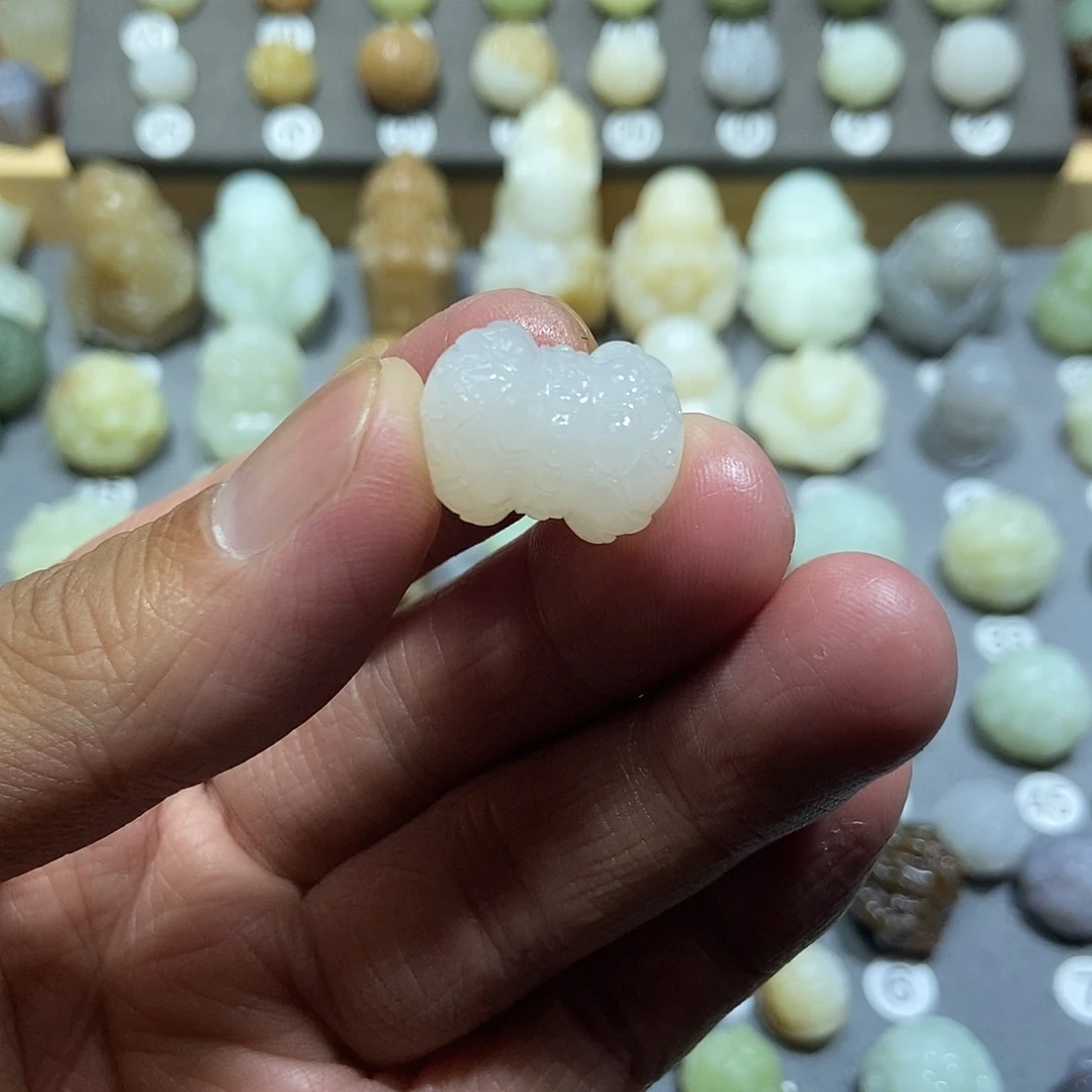 和田玉未镶嵌颈饰定制