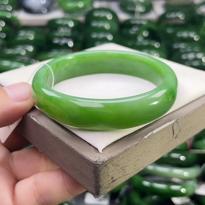 未镶嵌手镯和田玉（碧玉）