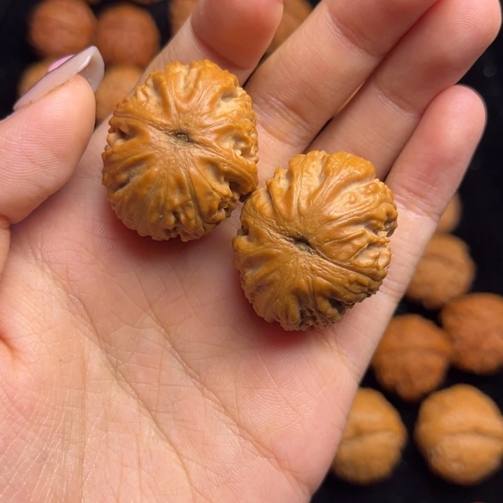 C***l吊坠文玩核桃核桃