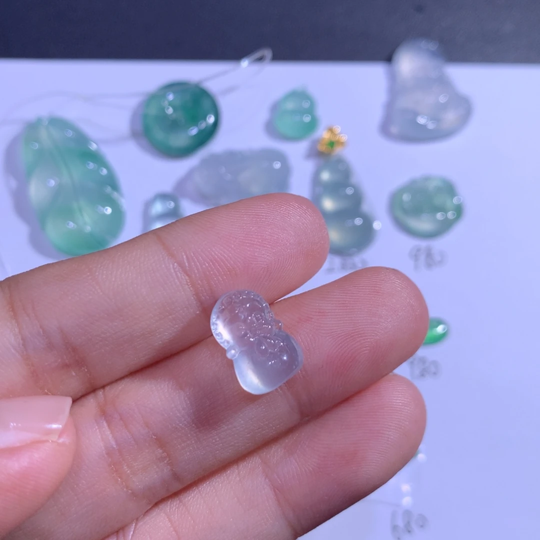翡翠未镶嵌颈饰宝宝佛
