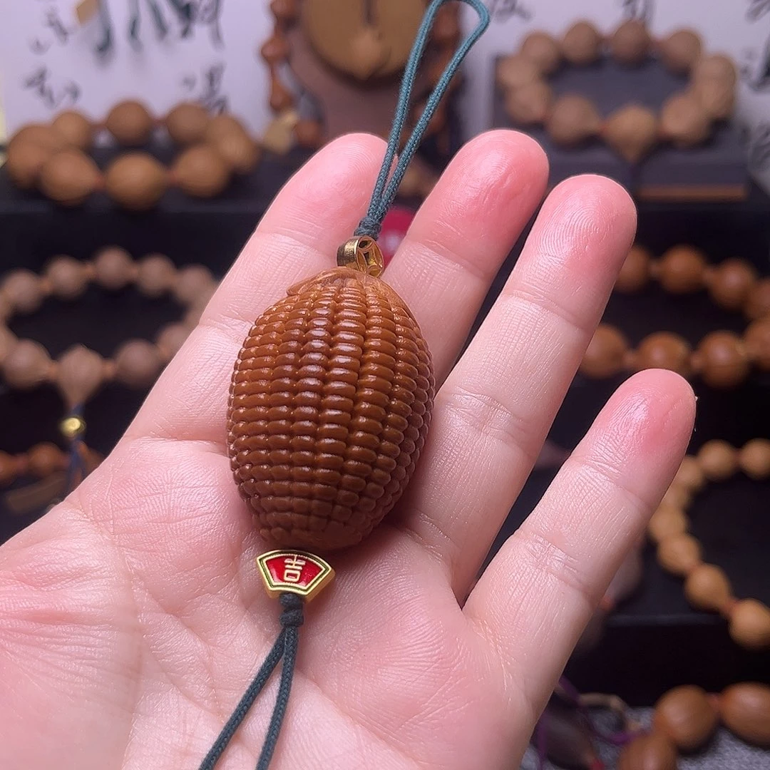 手串橄榄核刚好玉见你挂件