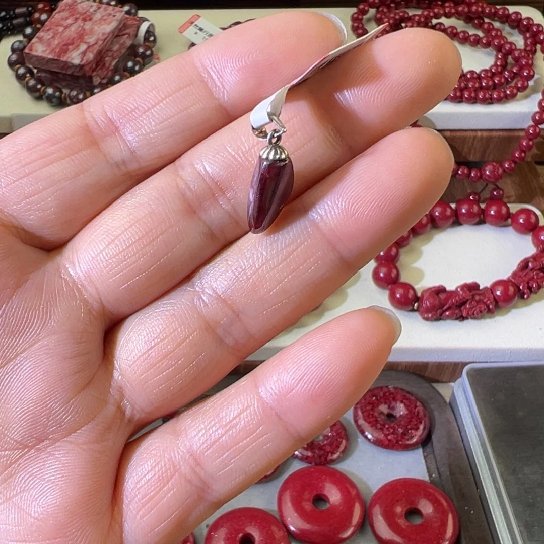 天然辰砂原矿晶体吊坠