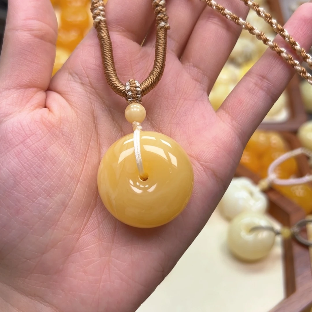 琥珀未镶嵌颈饰蜜蜡
