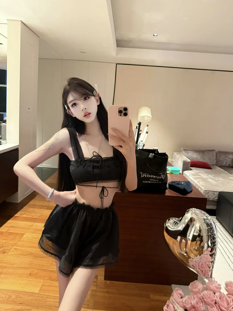 陈允朵*南法度假风*重工蕾丝吊带背心A子蓬蓬休闲短裤显瘦套装