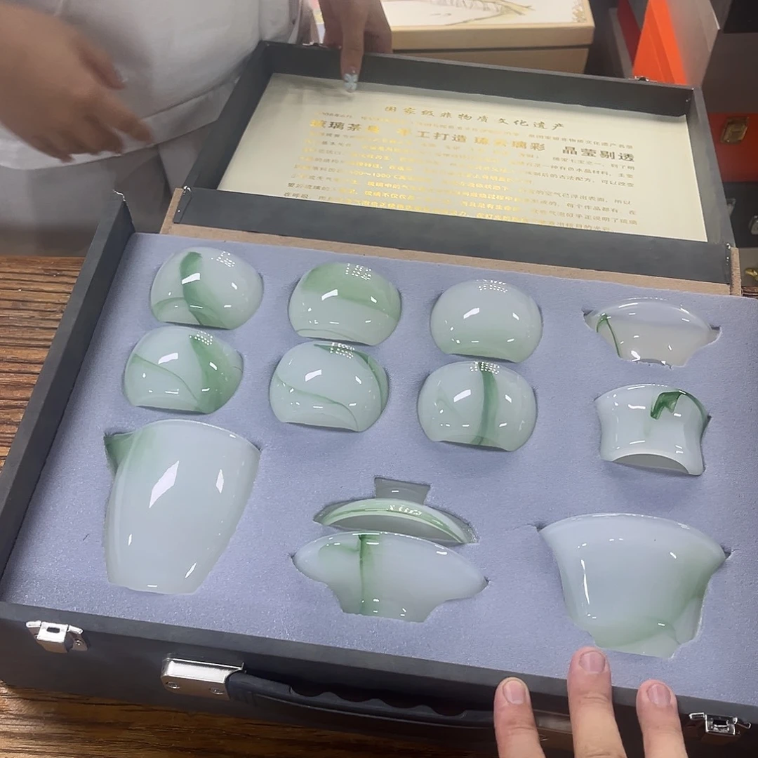 孤品茶具套装等。