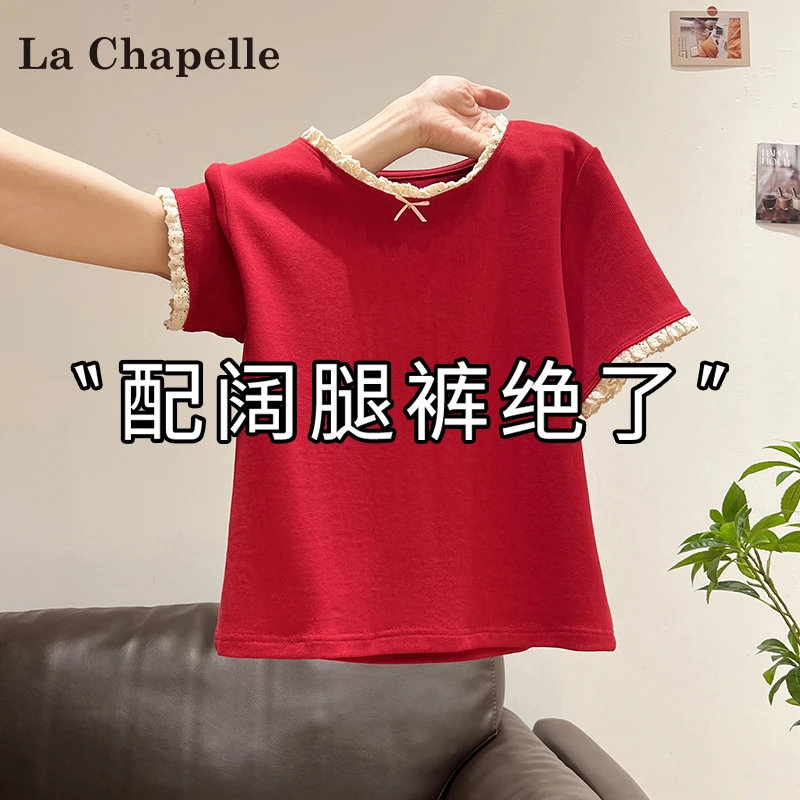 拉夏贝尔红色正肩短袖t恤女夏季2025年新款修身显瘦蕾丝拼接上衣