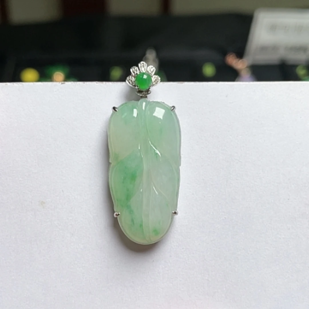 【闪购商品】吊坠(不含链)18K金镶嵌翡翠