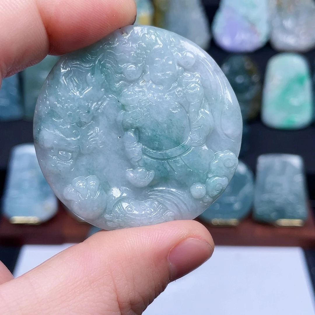 翡翠未镶嵌颈饰财神爷