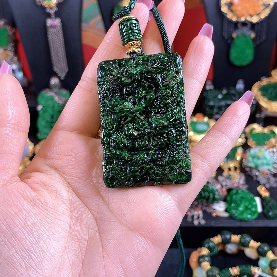 翡翠未镶嵌颈饰吊坠