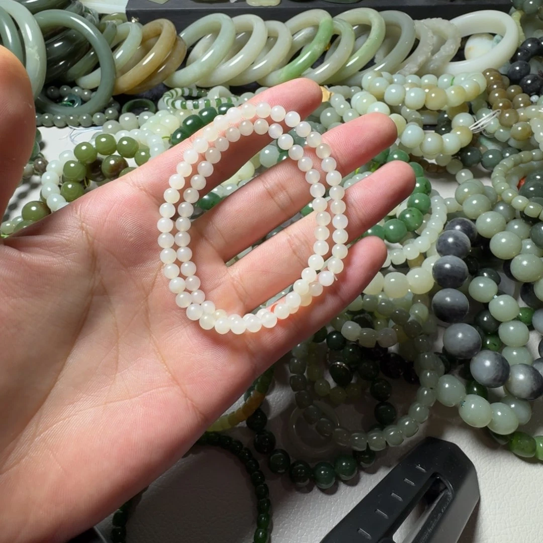 和田玉未镶嵌手串