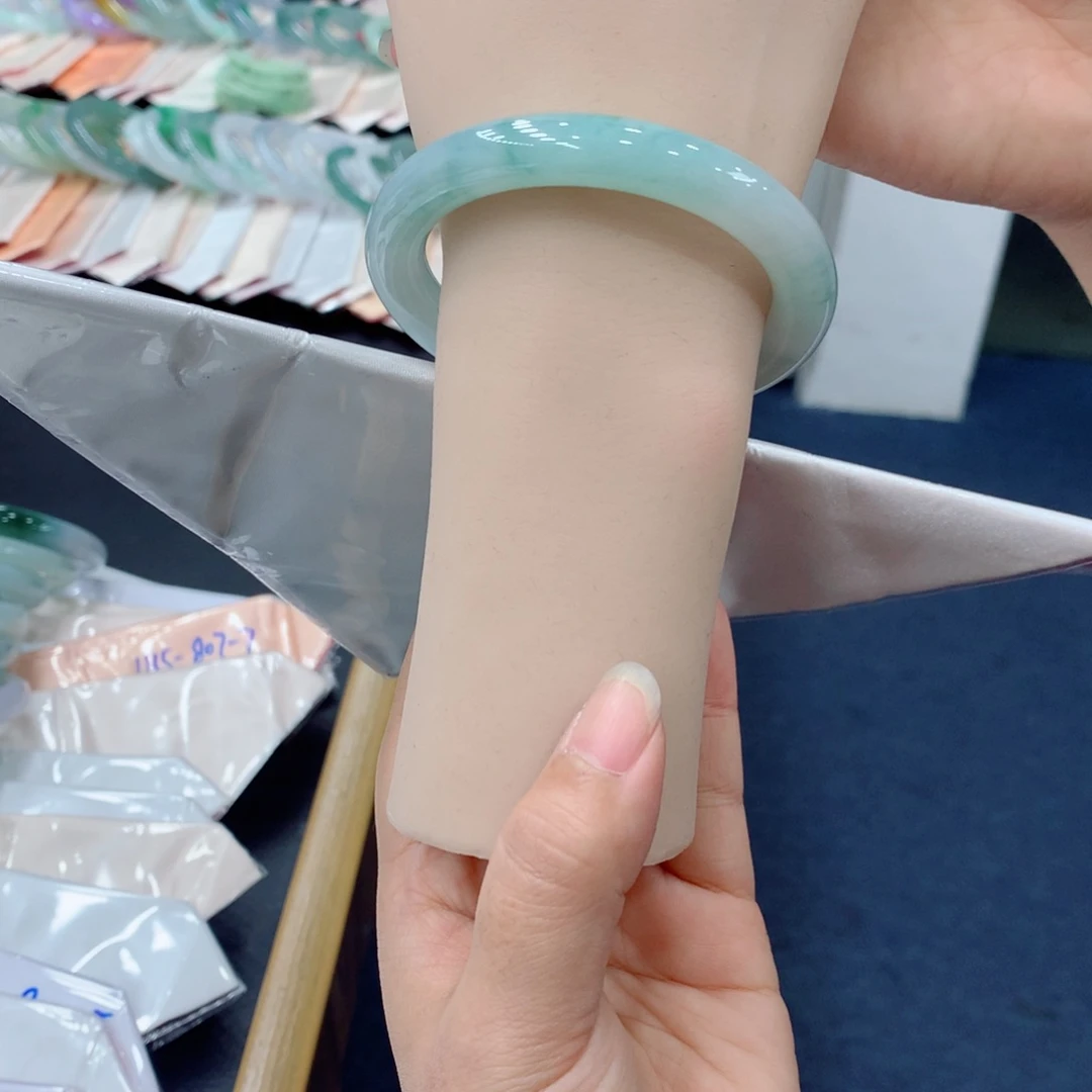 翡翠未镶嵌手镯48小时