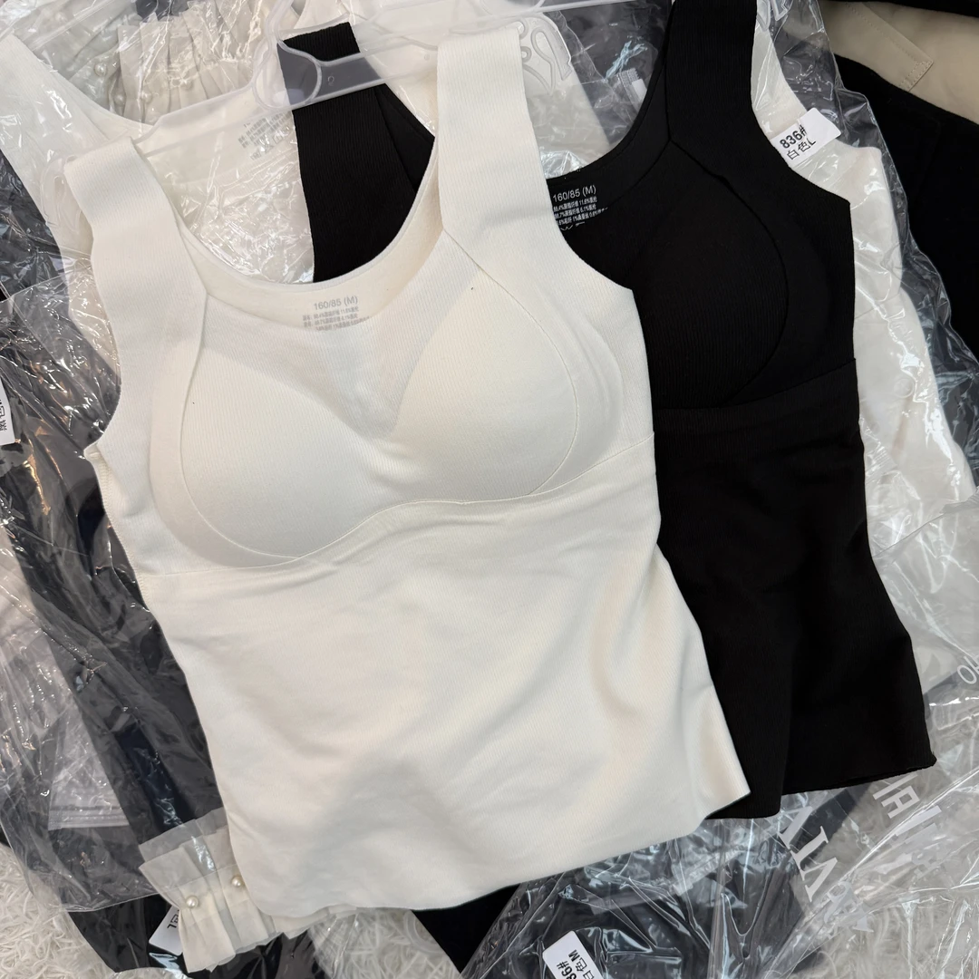 【卡卡瓦比】超好穿 自带胸垫贴身蓄热裸感修身显瘦保暖背心女