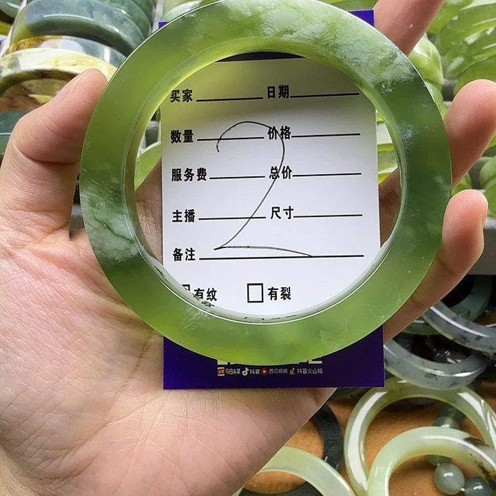 娇***女蛇纹石玉未镶嵌岫玉蛇纹石手镯