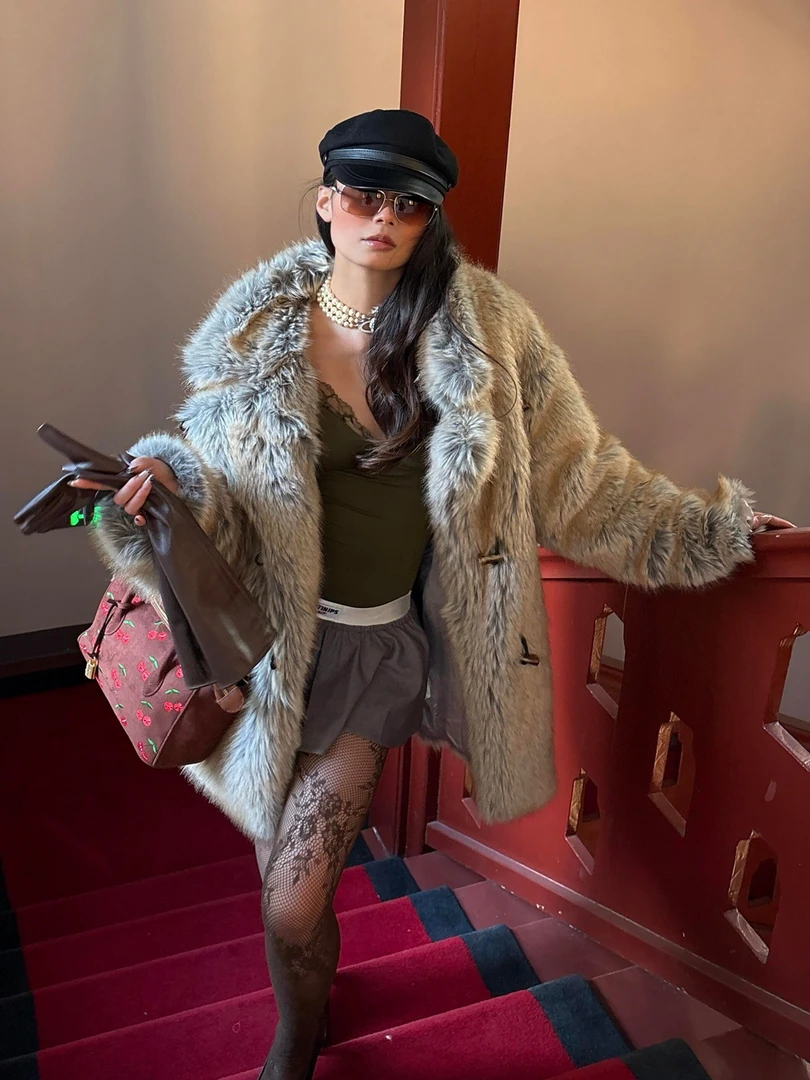 超火爆款洋气狐狸皮草外套女2025新款海宁年轻款环保毛毛棉服冬厚