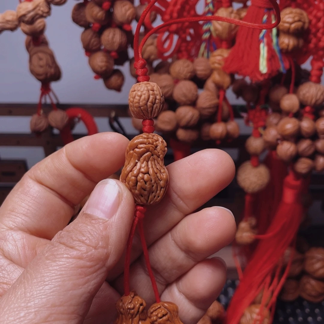 木质类龙纹桃枭挂件