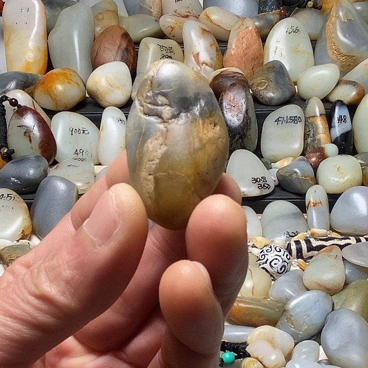 和田玉未镶嵌颈饰吊坠