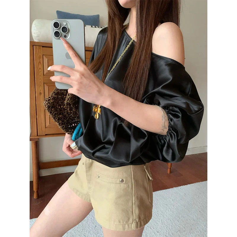 2025夏季新款辣妹小众设计感斜肩黑色短袖上衣高腰修身复古短裤女