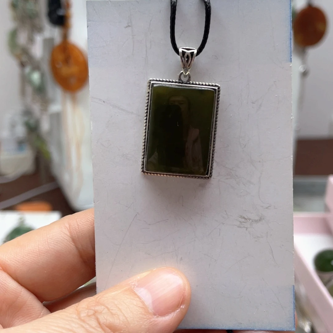 蛇纹石玉未镶嵌吊坠