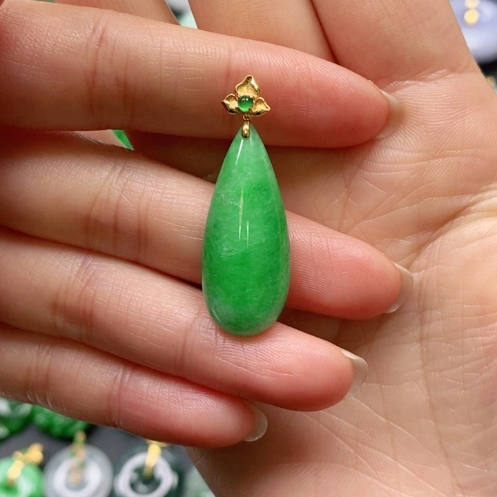 翡翠颈饰未镶嵌吊坠