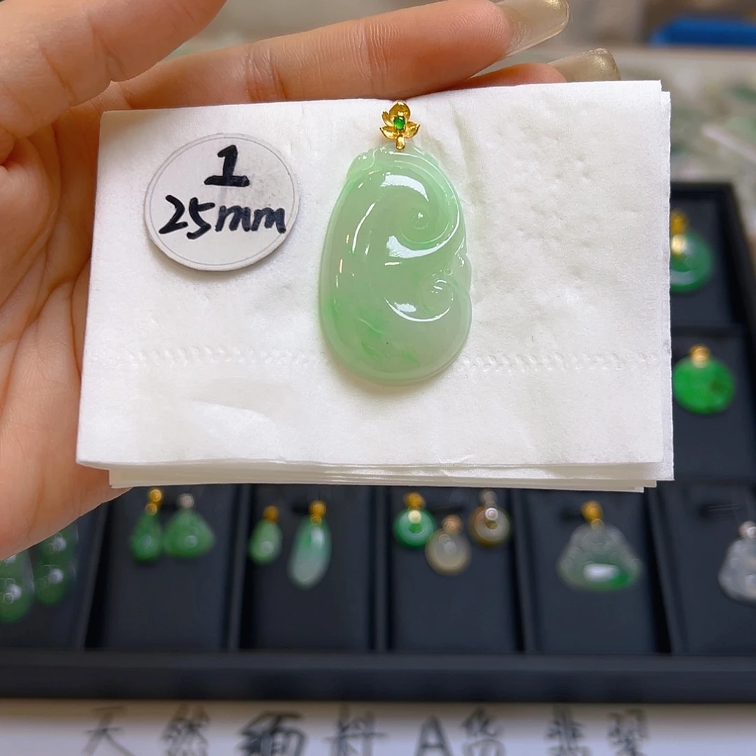 翡翠颈饰18K金镶嵌翡翠