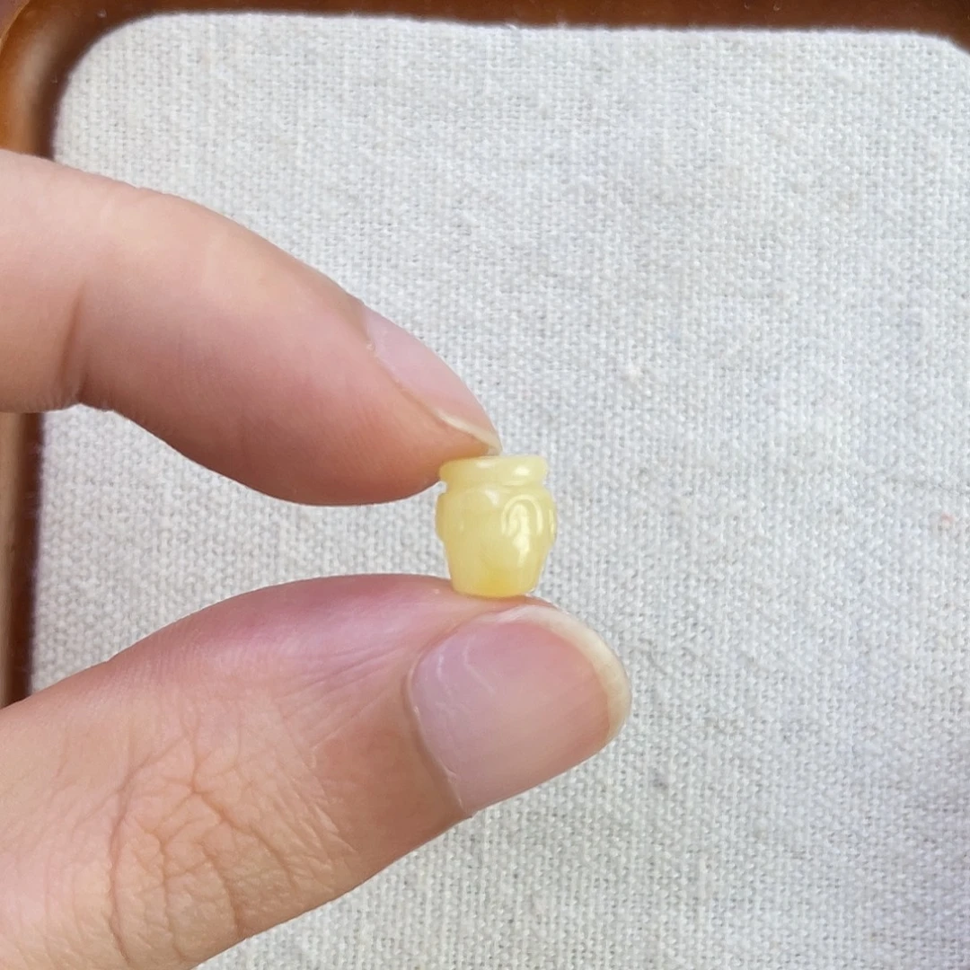 琥珀未镶嵌珠宝奇石白蜜罐