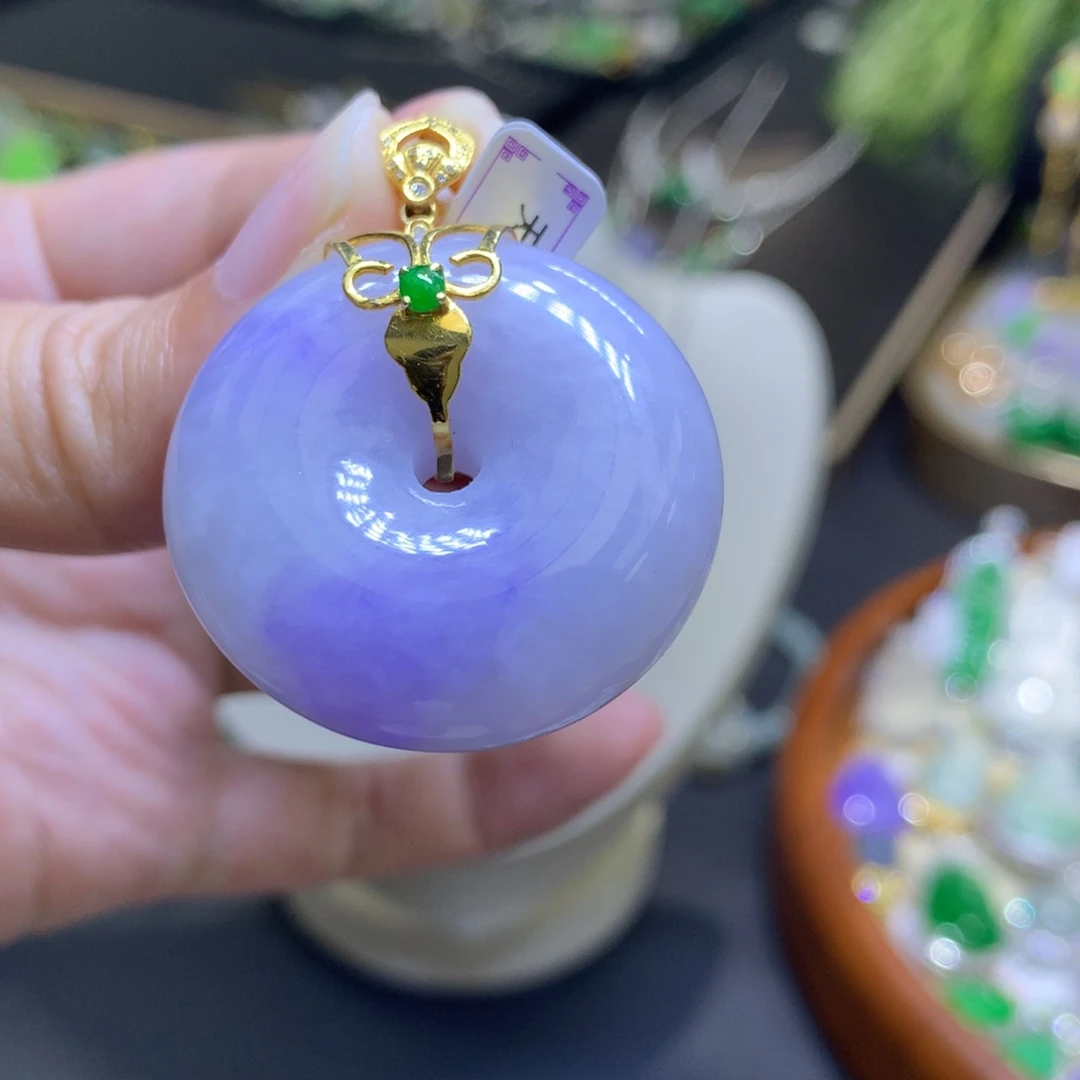 颈饰18K金镶嵌翡翠