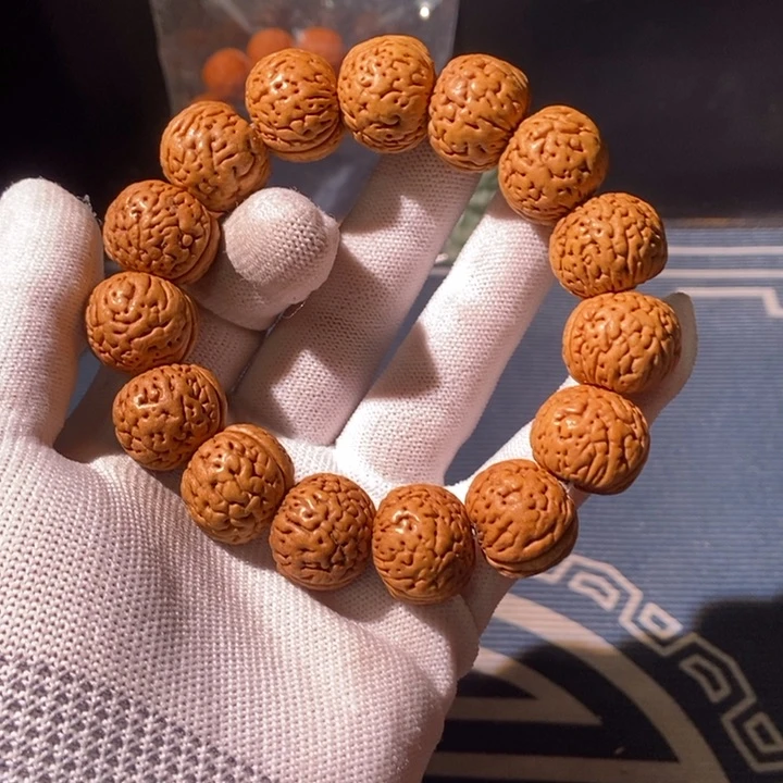 文玩核桃手串……18