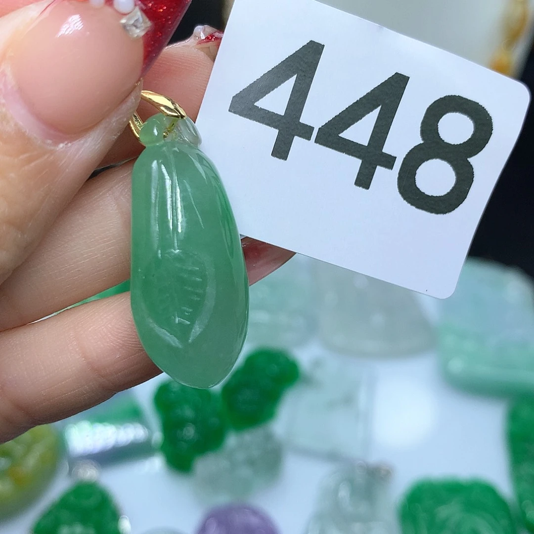 翡翠吊坠(赠链)未镶嵌