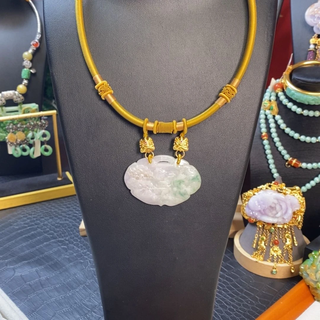 翡翠颈饰未镶嵌如意吊坠 亏清