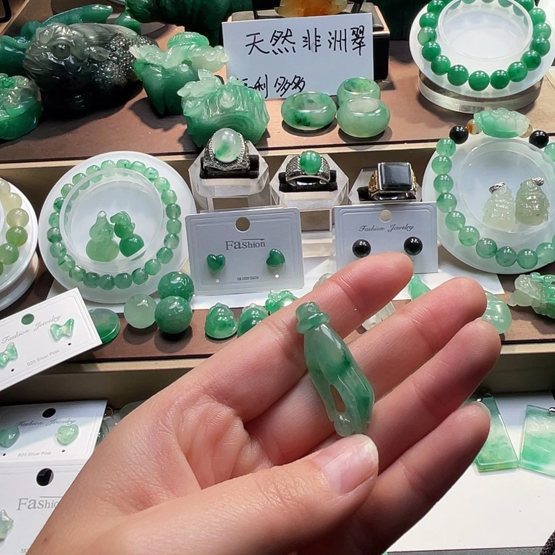 石英质玉未镶嵌吊坠