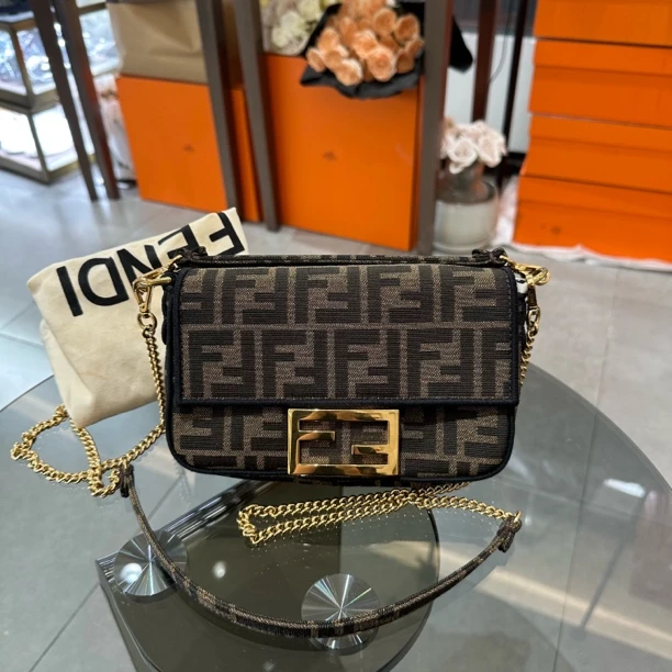 99新 FENDI/芬迪 Fendi老花法棍链条包 US5103118