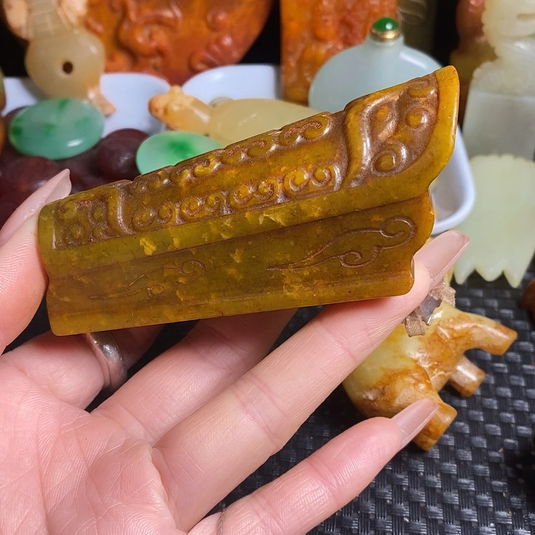 岫岩老玉（透闪石质玉）未镶嵌珠宝奇石