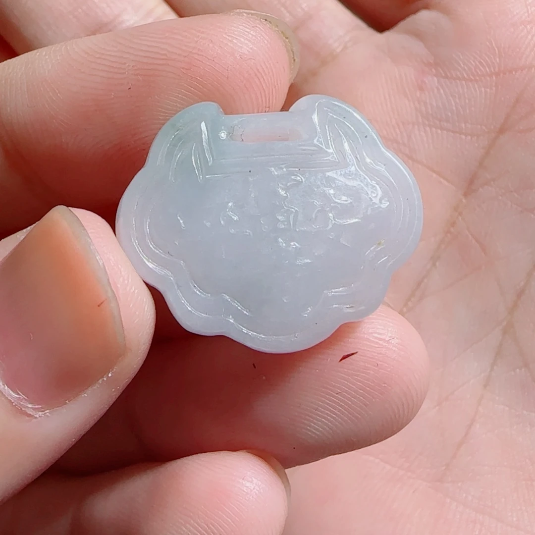 翡翠未镶嵌颈饰平安锁