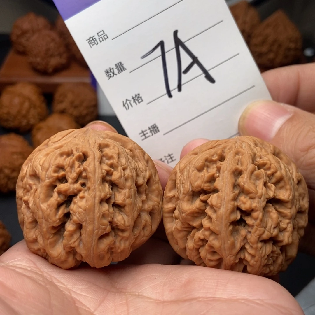 文玩核桃吊坠44大粗筋