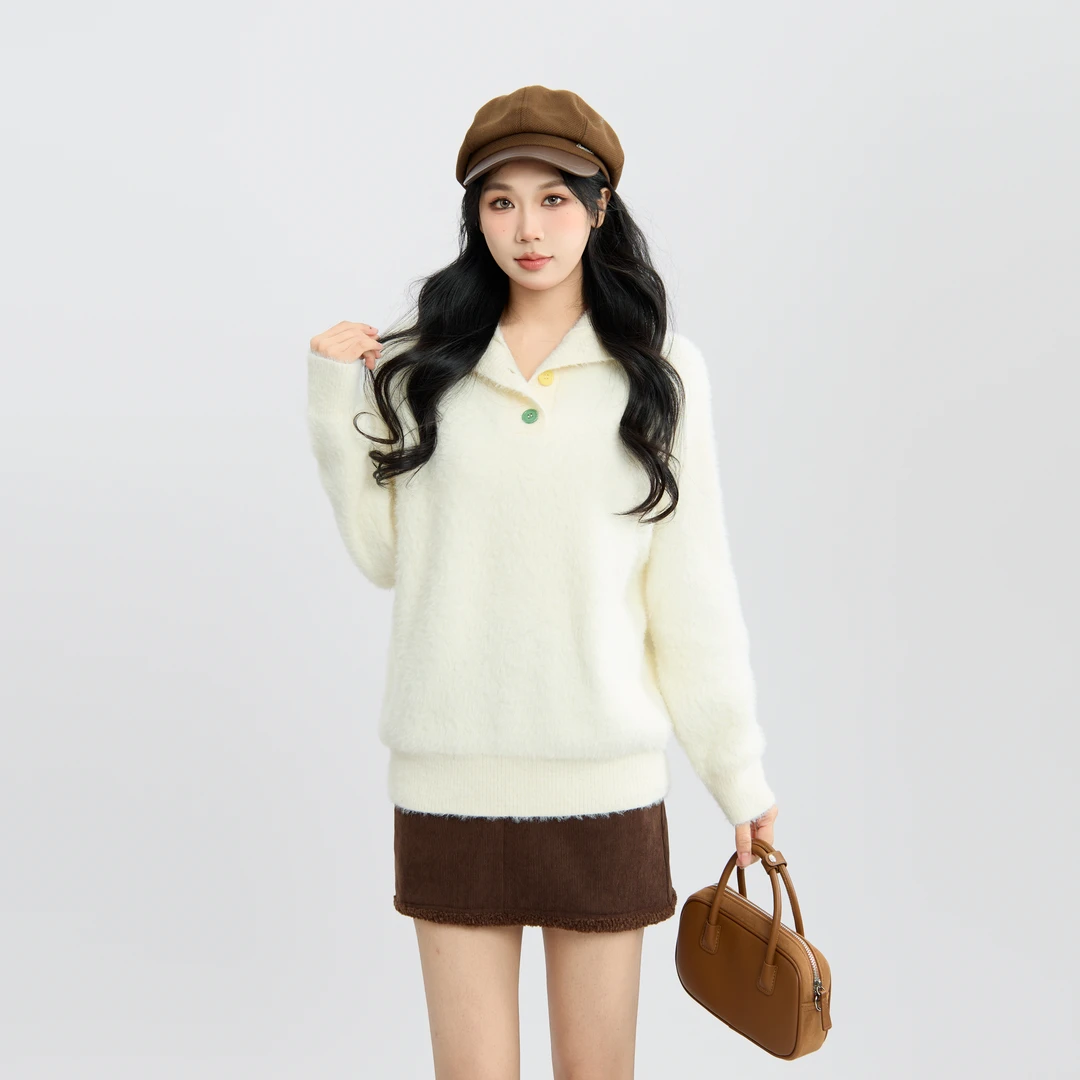 三福 秋冬新款百搭温柔慵懒风拉绒工艺高领彩色纽扣款上衣496336