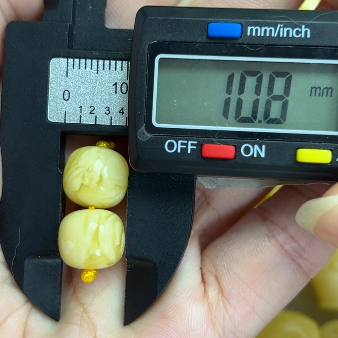 裸石琥珀未镶嵌三通