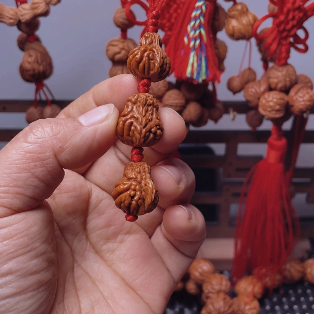 木质类龙纹桃枭挂件