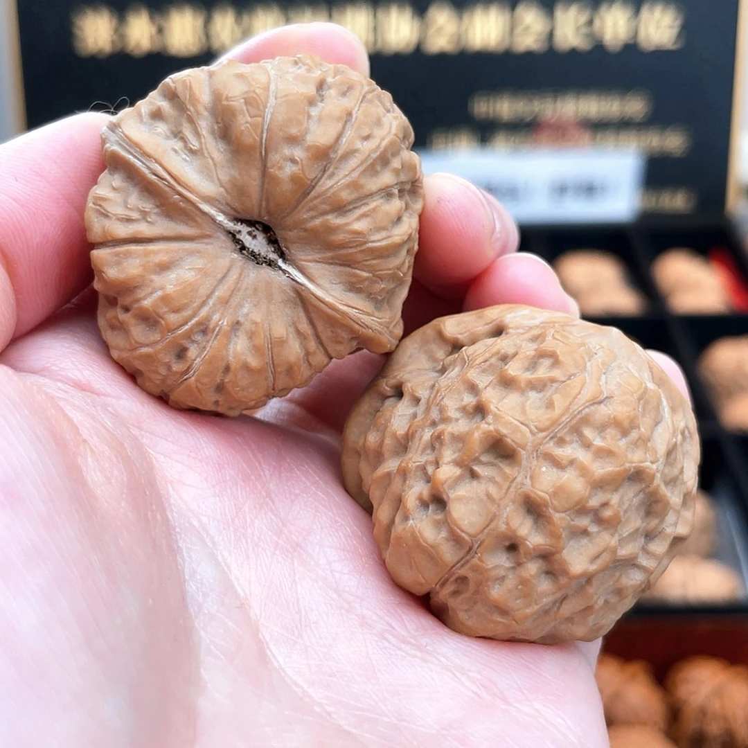 把件文玩核桃椭圆瓜深凹底蝴蝶肩全品红南瓜39A2