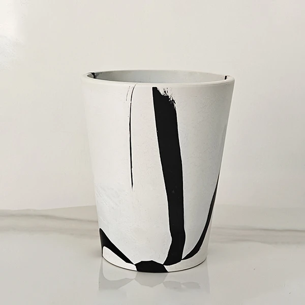 白色黑色双色塑料花盆