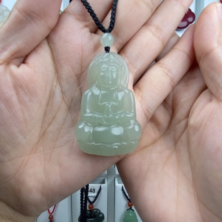 颈饰未镶嵌石英质玉
