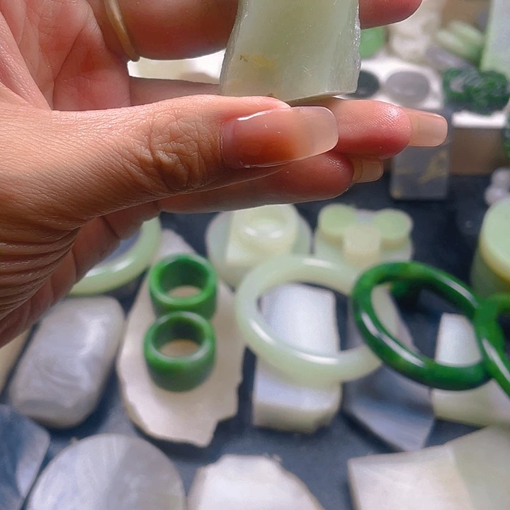 和田玉未镶嵌珠宝半成品