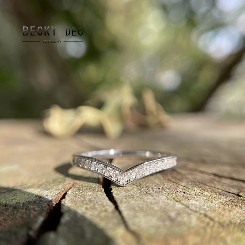 925银莫桑石戒指 纯银莫桑钻排钻戒指女简约时尚叠戴钻戒碎钻尾戒