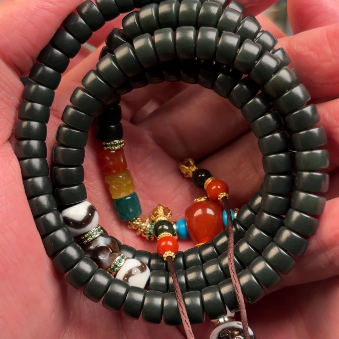 和田玉颈饰未镶嵌?****酒