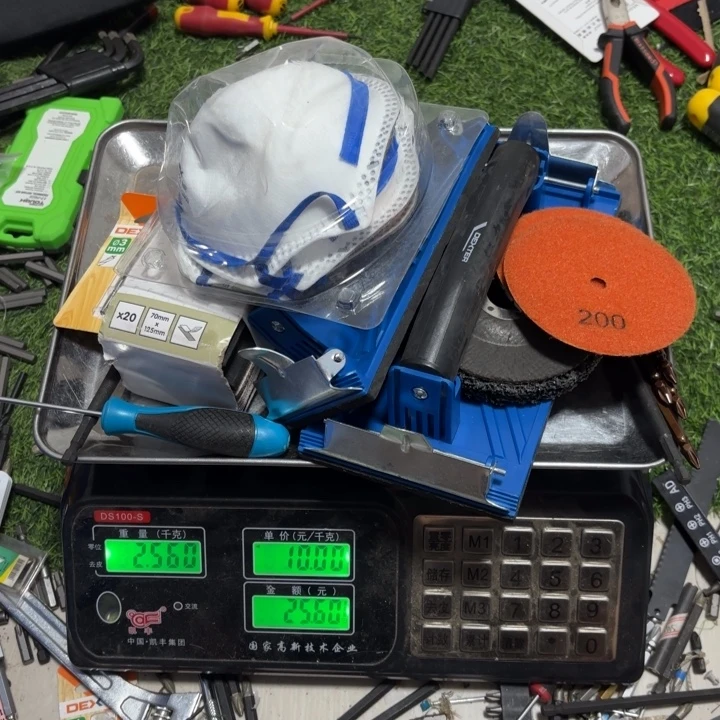 荣***行外贸品牌工具一堆