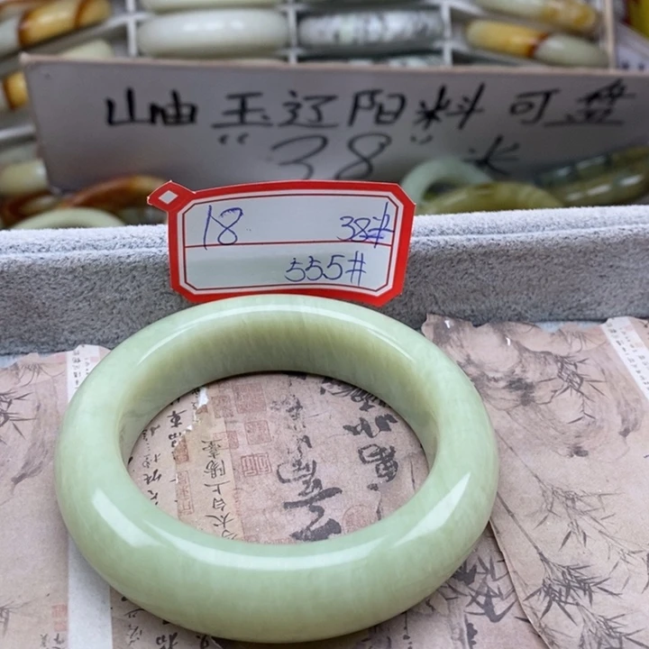 未镶嵌蛇纹石玉颈饰
